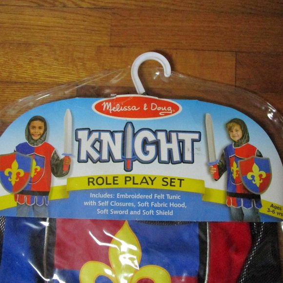 MELISSA AND DOUG KNIGHT ROLE PLAY SET -MISSING SWORD AND SHIELD- - Picture 4 of 4